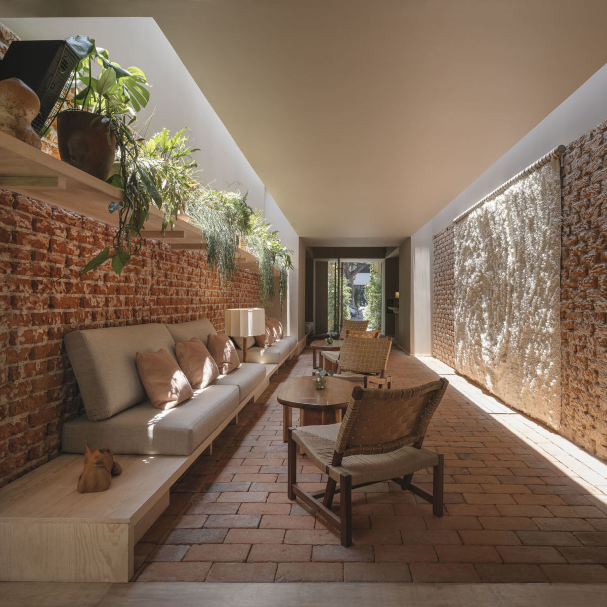 Es como comer en el campo, pero en el corazón de Polanco y con recomendación en la Guía Michelin (su menú de primavera es un acierto)