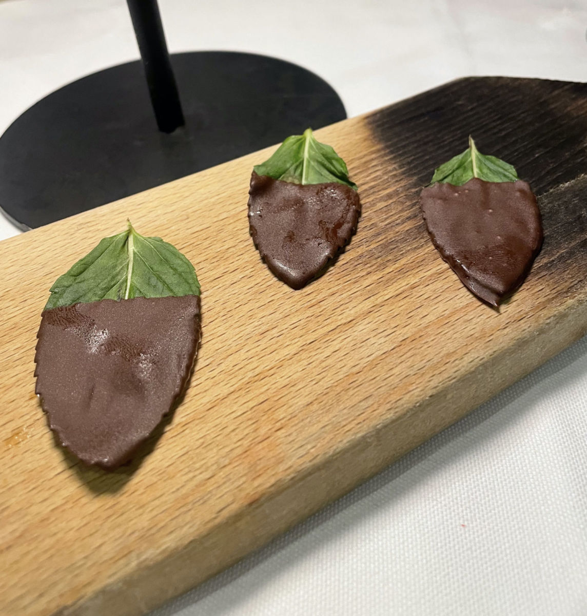 Hojas de menta con chocolat