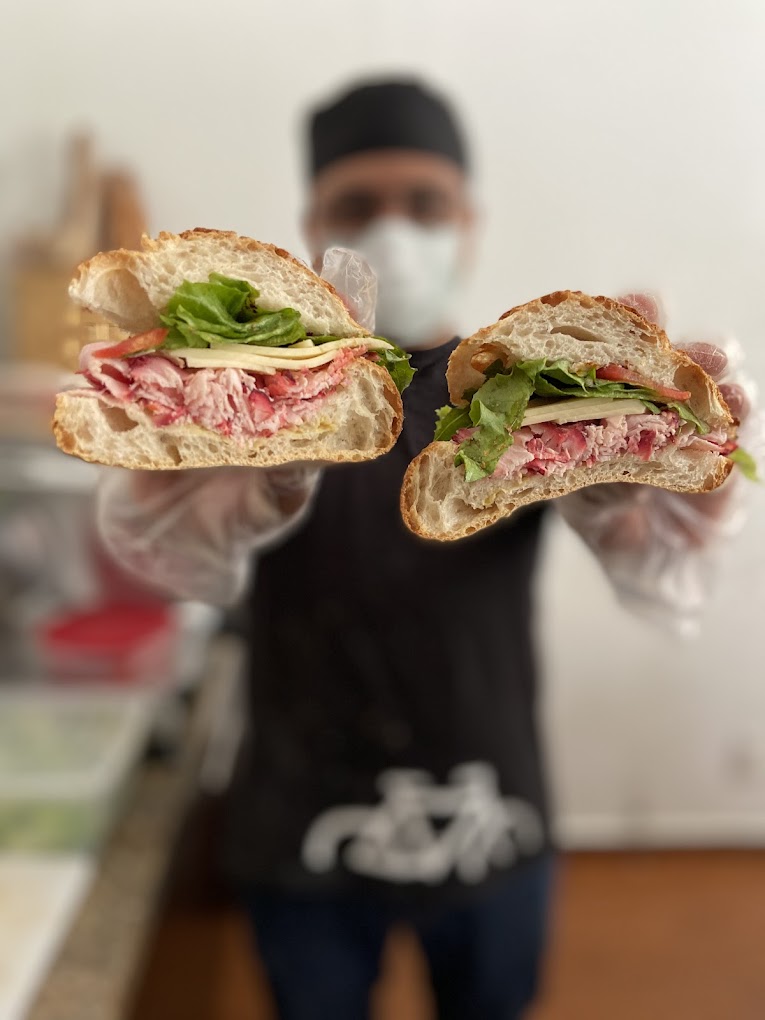 sandwiches de deli Lou