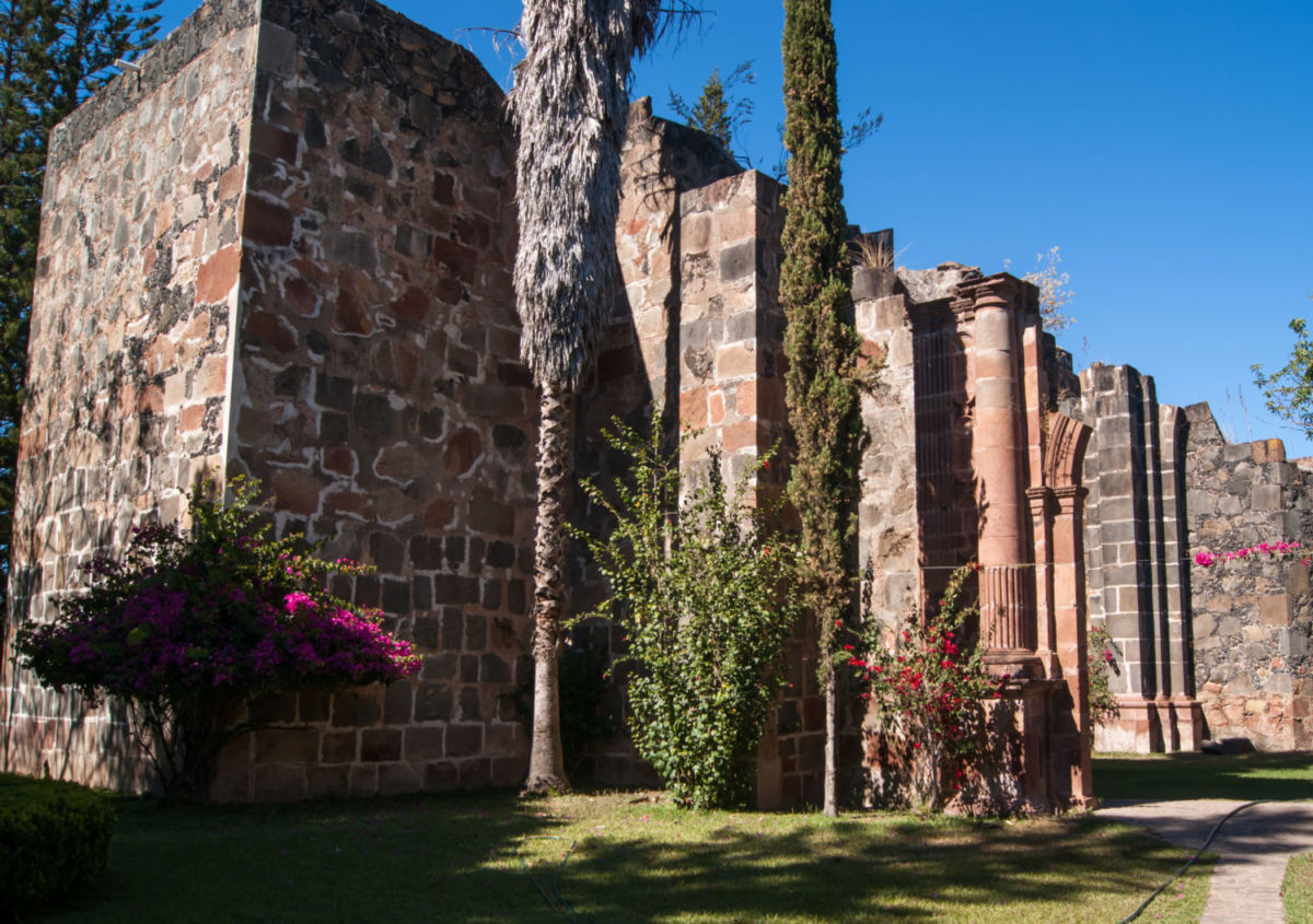 Muros del templo inconcluso en Mascota, Jalisco