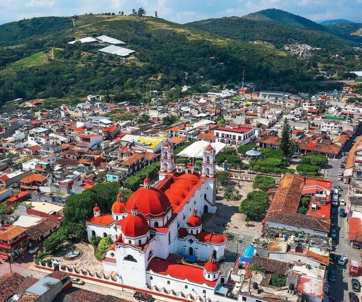 Grutas, balnearios, puentes colgantes y hasta pinturas rupestres en este Pueblo Mágico a unas horas de la CDMX