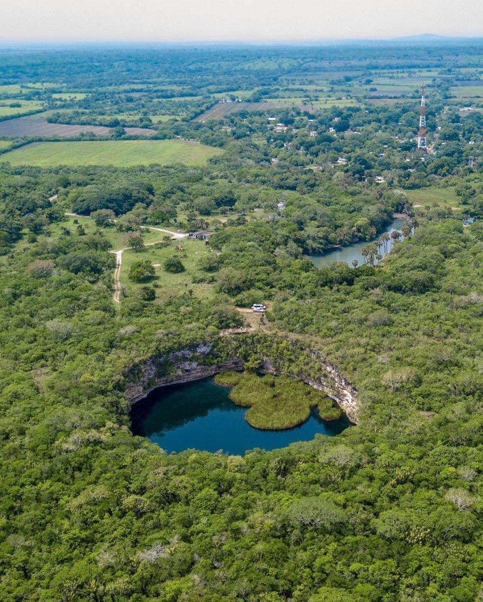 Cenote El Zacatón