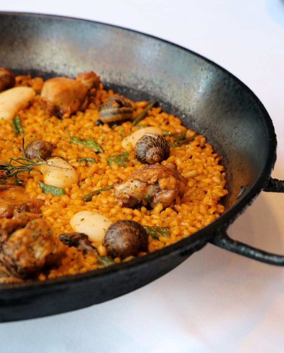 Ajoblanco es un restaurante de cocina mediterránea y española 