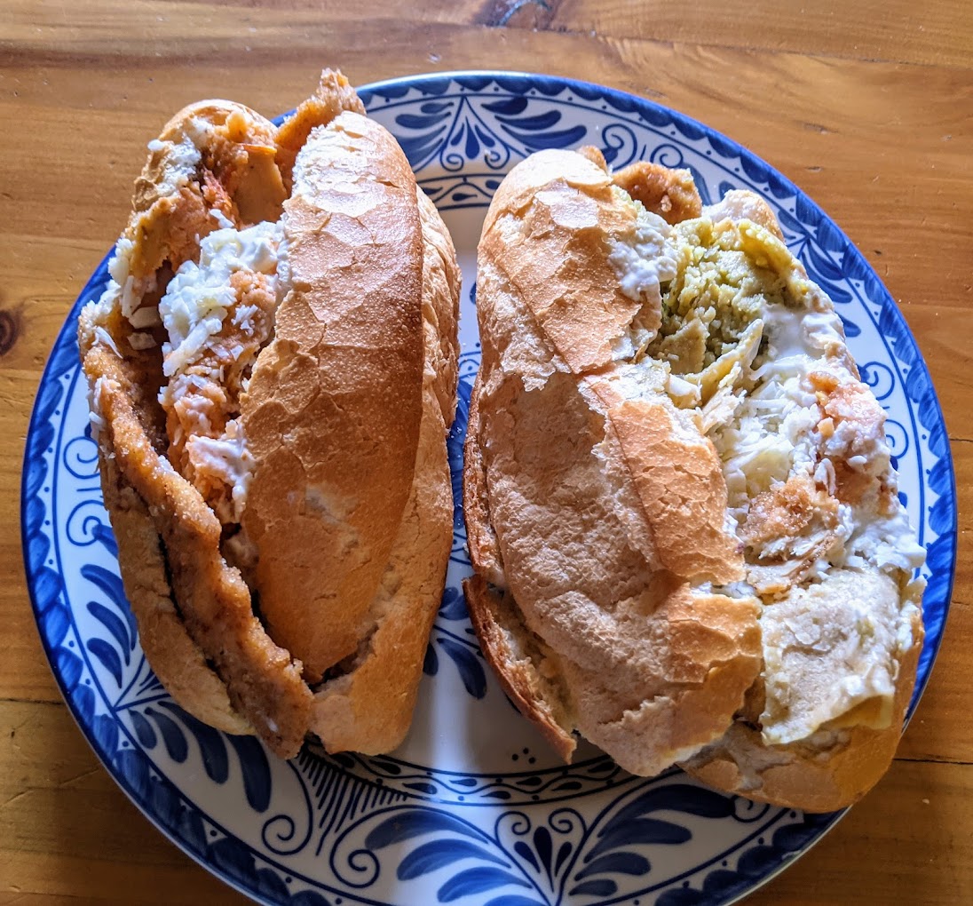 tortas de chilaquiles 