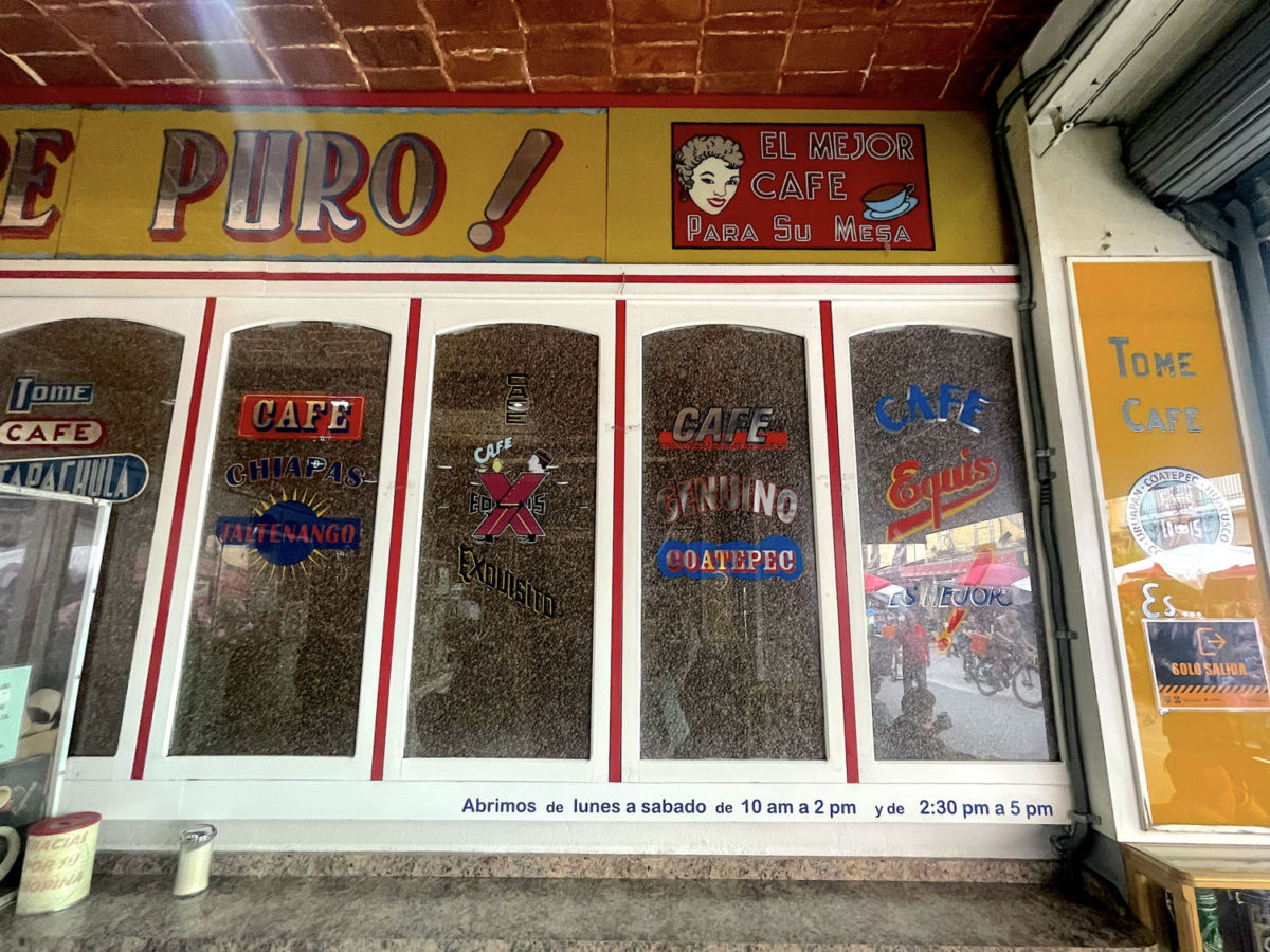 Interior del café Equis