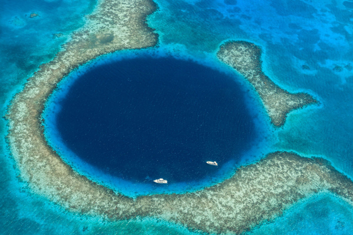  El Gran Agujero Azul es una de las formaciones geológicas más impresionantes del mundo 