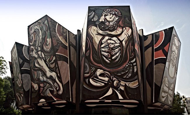 El mural fue pintado por David Alfaro Siqueiros en 1965 