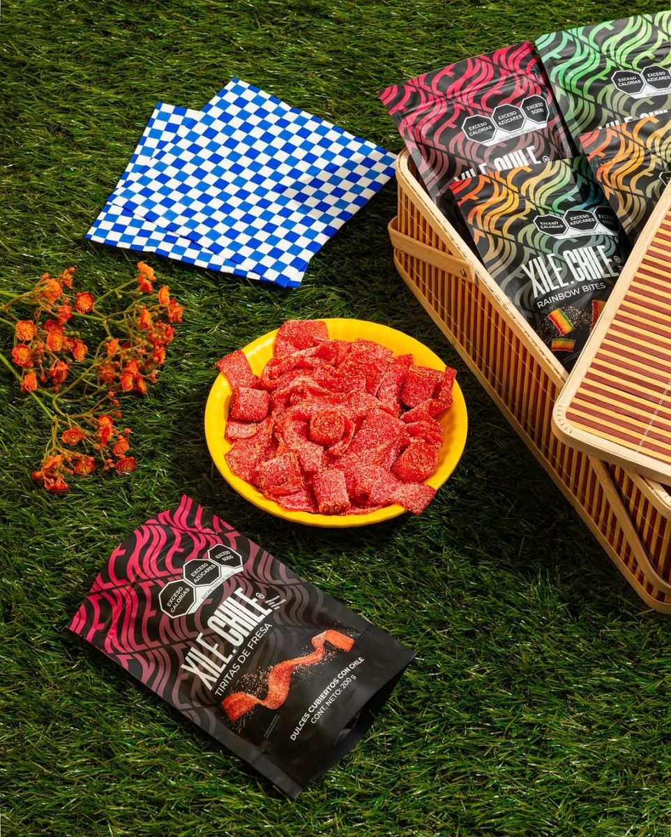 Picnic con gomitas enchiladas. 