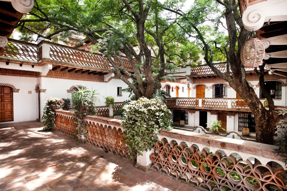 El Hotel Los Arcos se ubica en pleno corazón de Taxco 