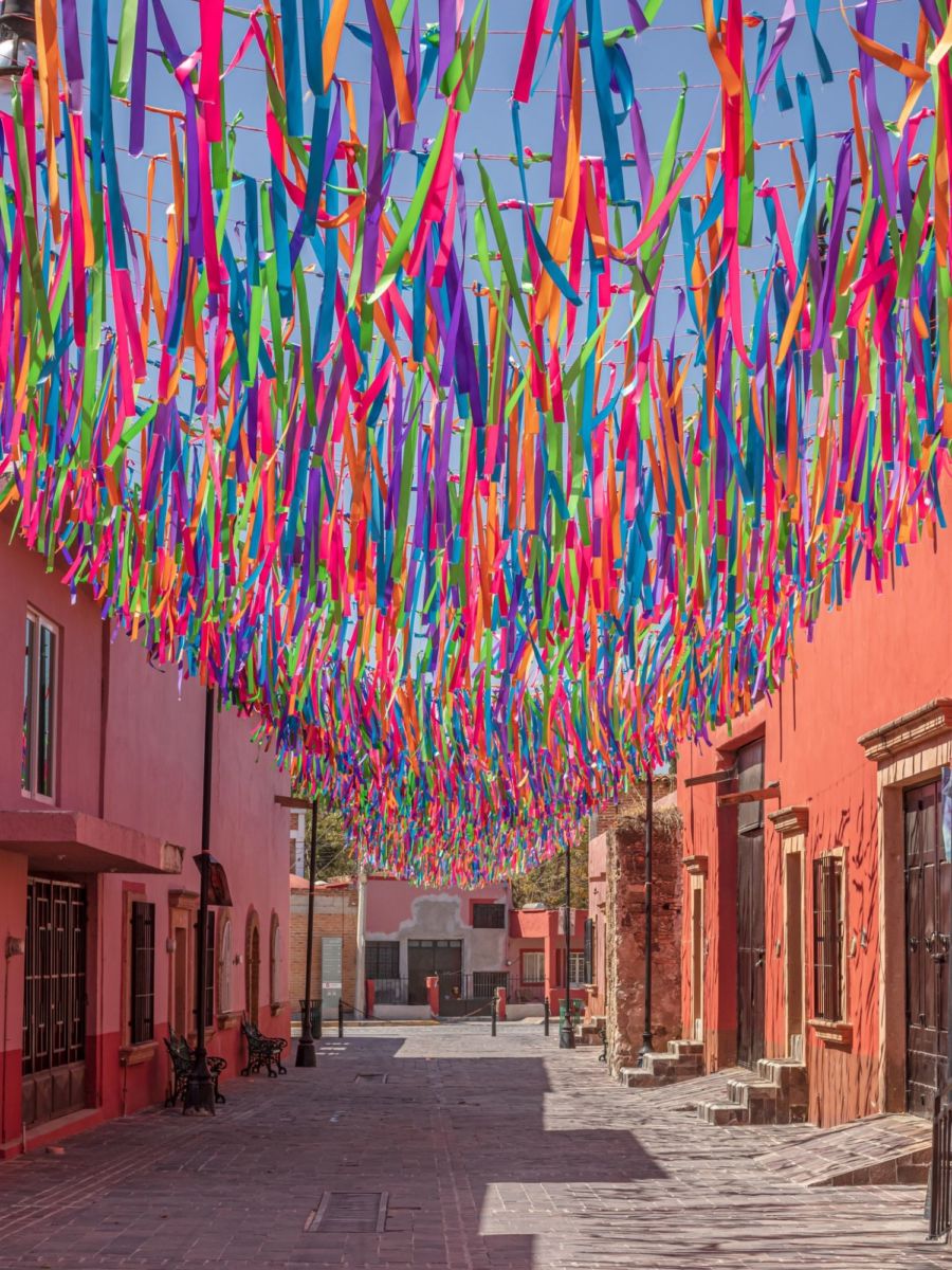 Calle pintoresca en Jalpa de Cánovas 