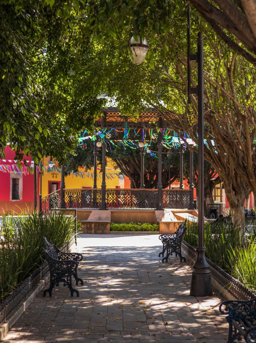 Plaza principal de Jalpa de Cánovas 