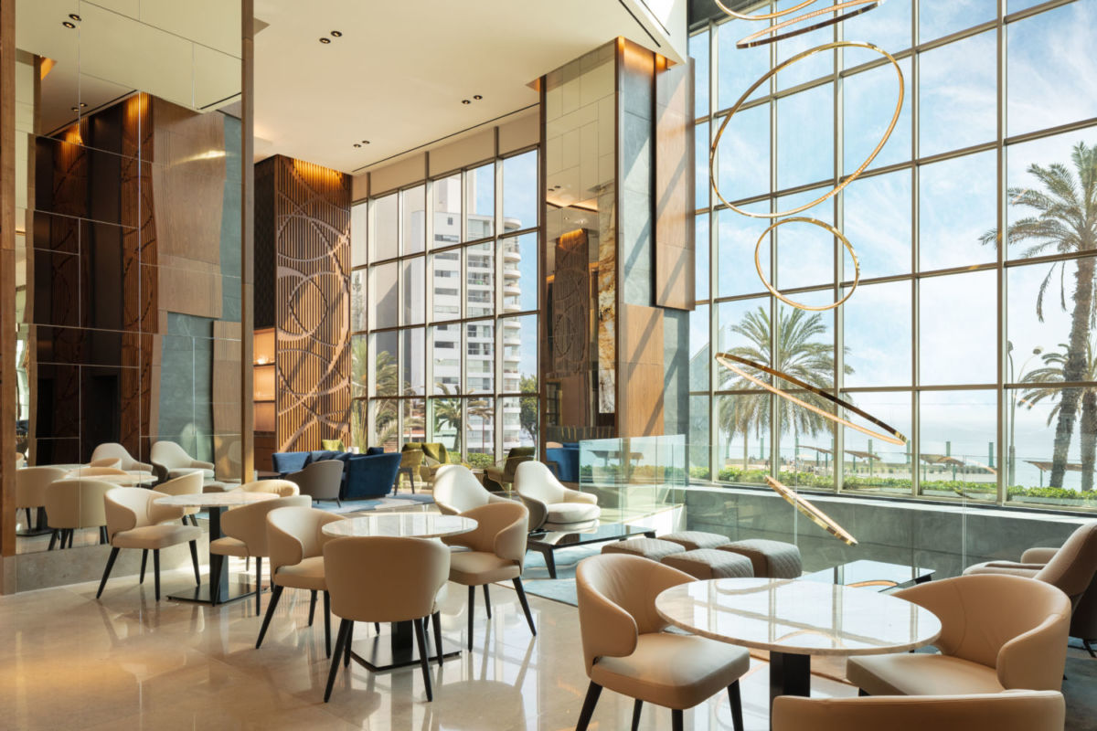 El JW Marriott Lima se ubica en el distrito de Miraflores, cerca de restaurantes, cafeterías y bares 