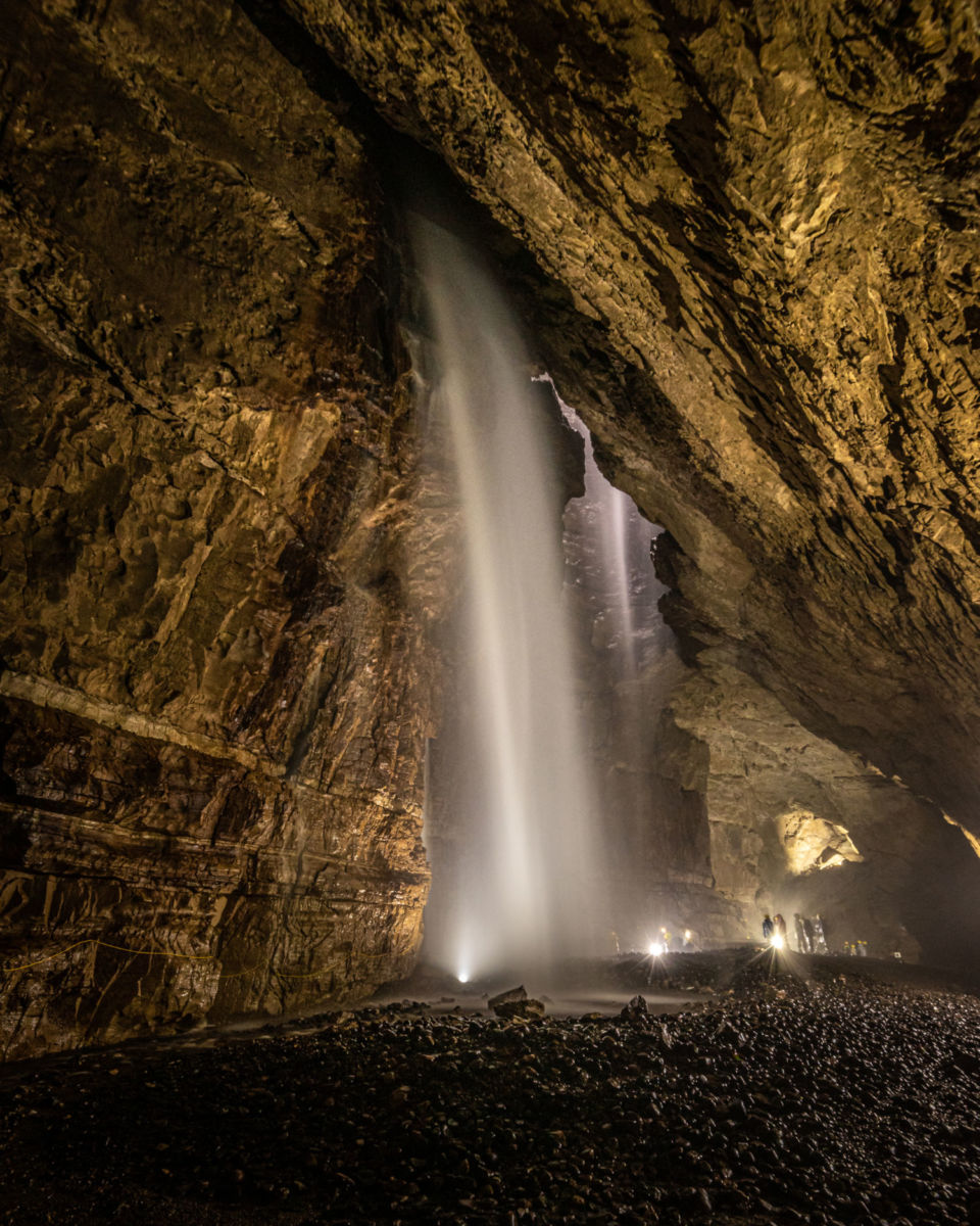 Gaping Gill se localiza muy cerca del pueblo de Clapham, al norte de Yorkshire
