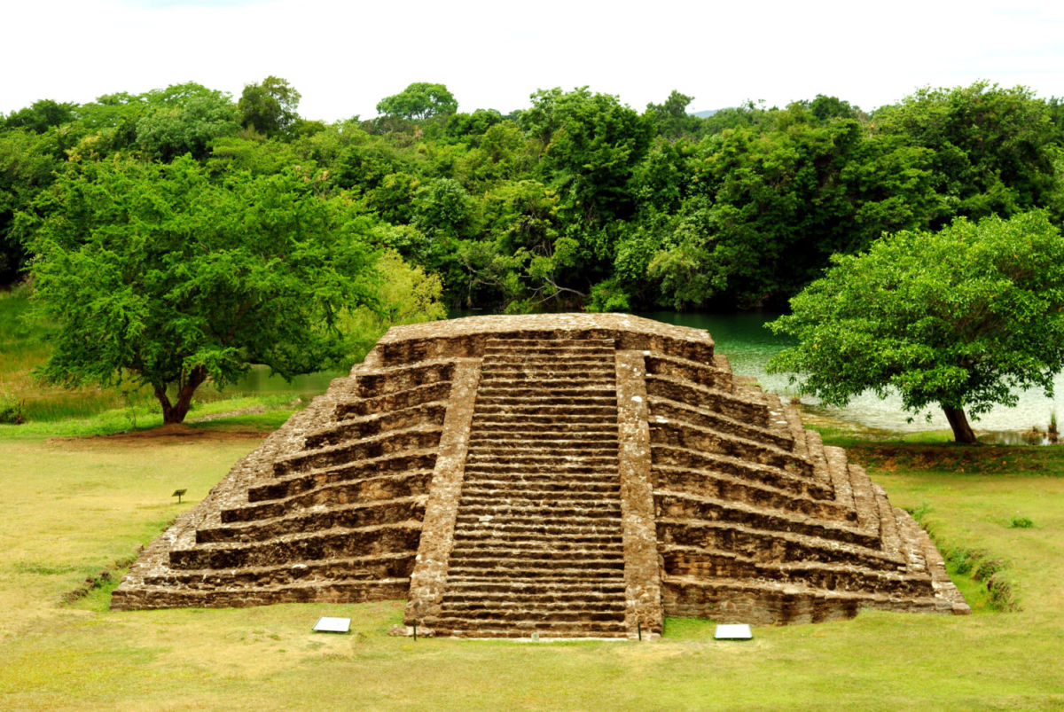 Zona Arqueológica de El Lagartero