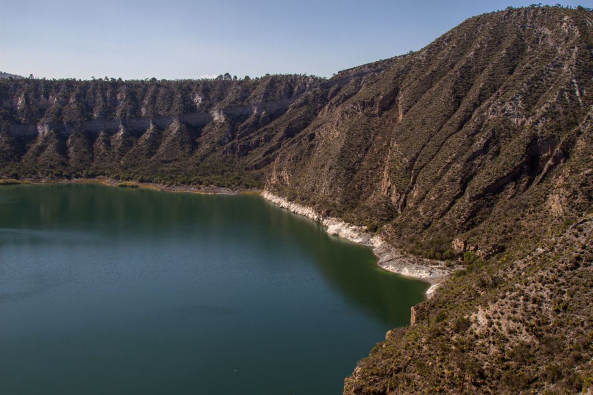 La Laguna de Atexcac se ubica en el municipio de Guadalupe Victoria, en Puebla