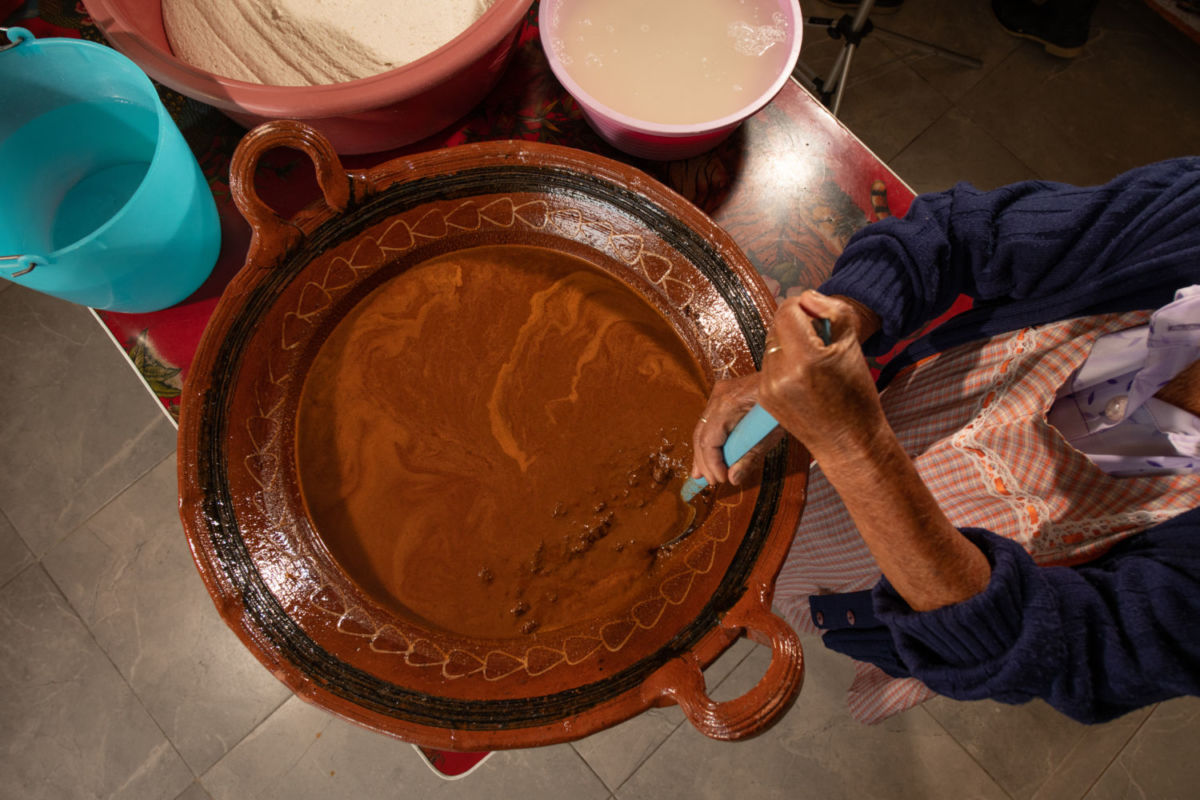 Mole poblano preparación en México.