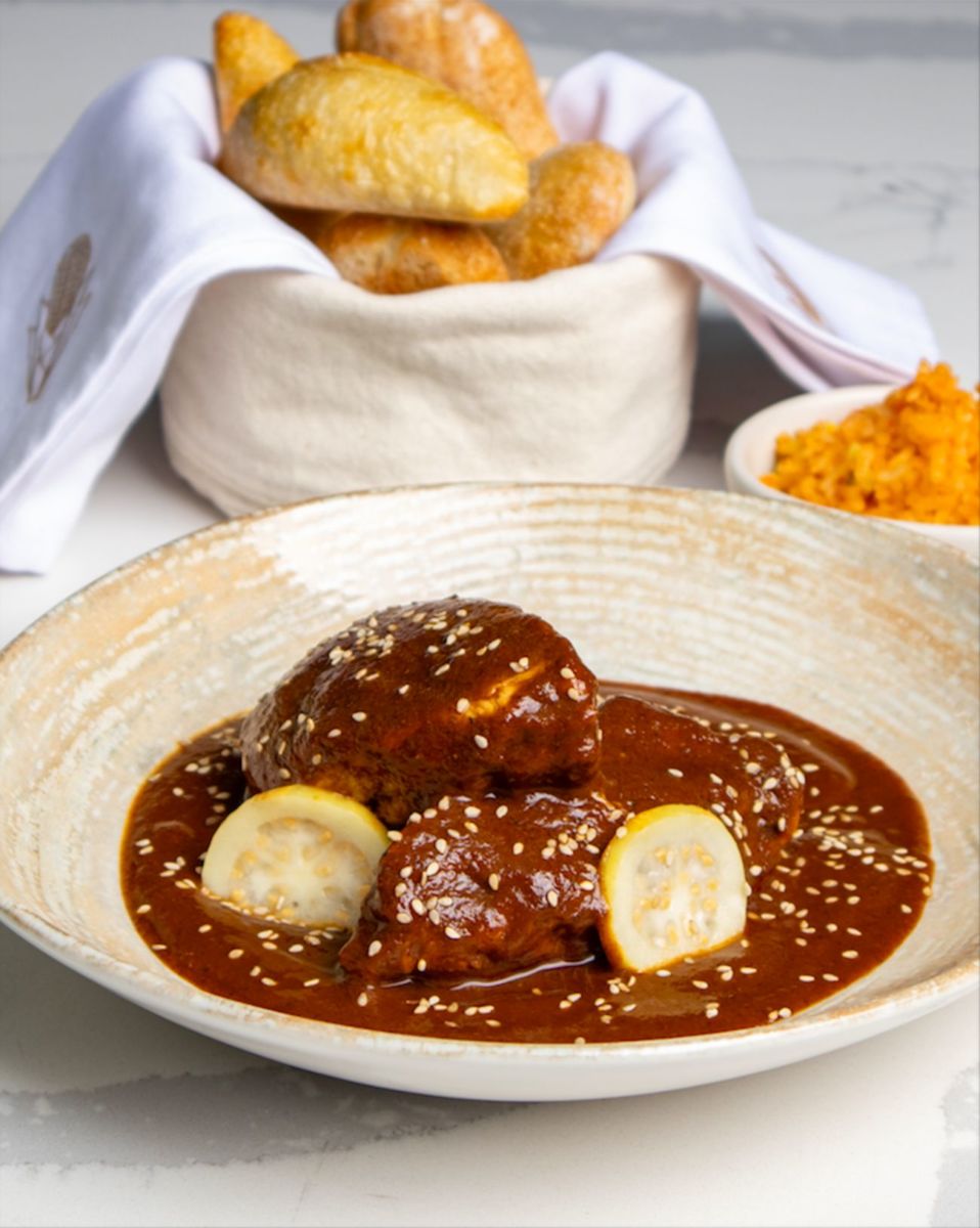 ¿Dónde comer mole en el centro histórico de la CDMX para cerrar con broche de oro tu día turístico?