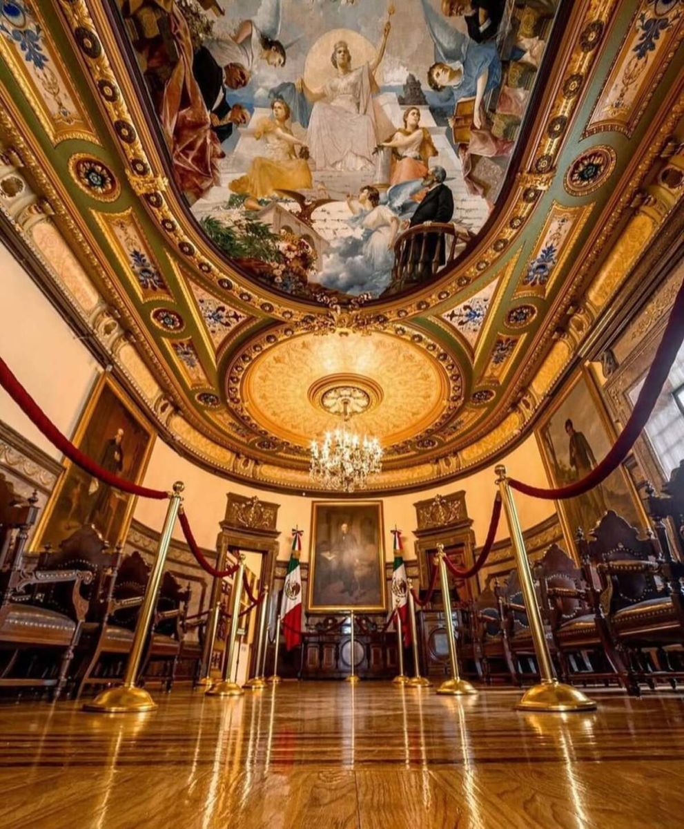 Ni Bellas Artes, ni el de Correos, ni el de Minería, este es otro de los palacios más lujosos del centro de la CDMX y dentro tiene un museo que puedes visitar 
