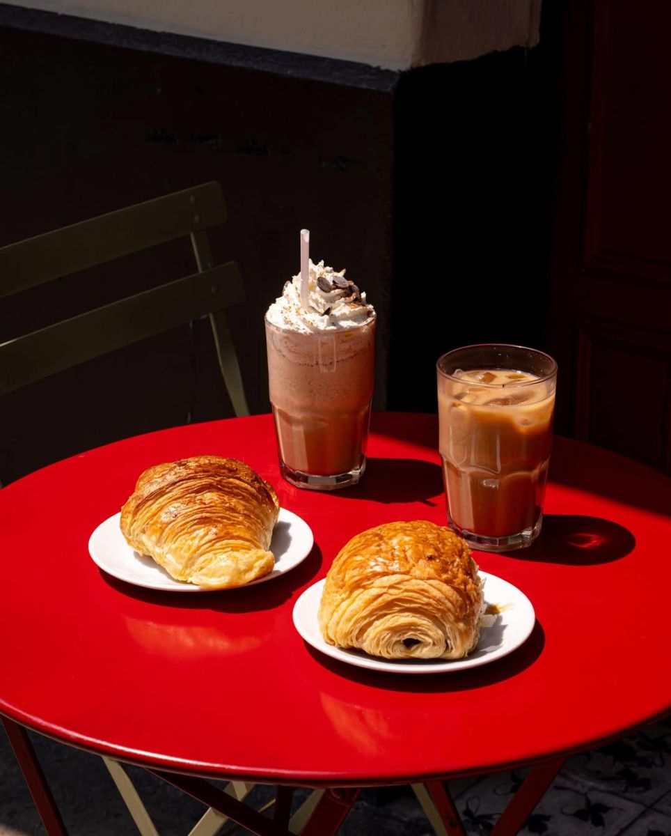 cafeteria cerca del parque hundido