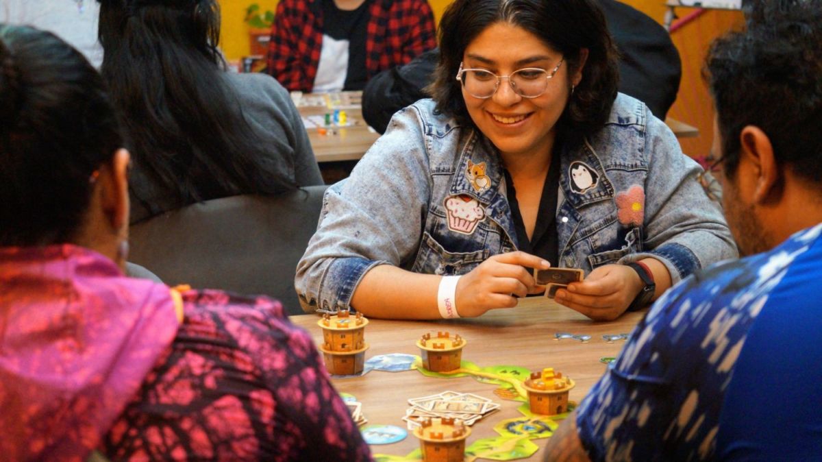 En esta cafetería pagas por hora y tienes juegos de mesa y bebidas ilimitadas