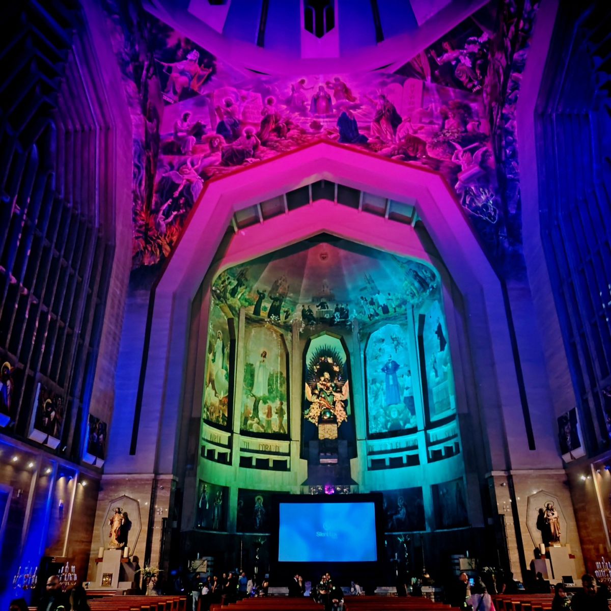 Proyección de Romeo + Julieta en la parroquia del Purísimo Corazón de María