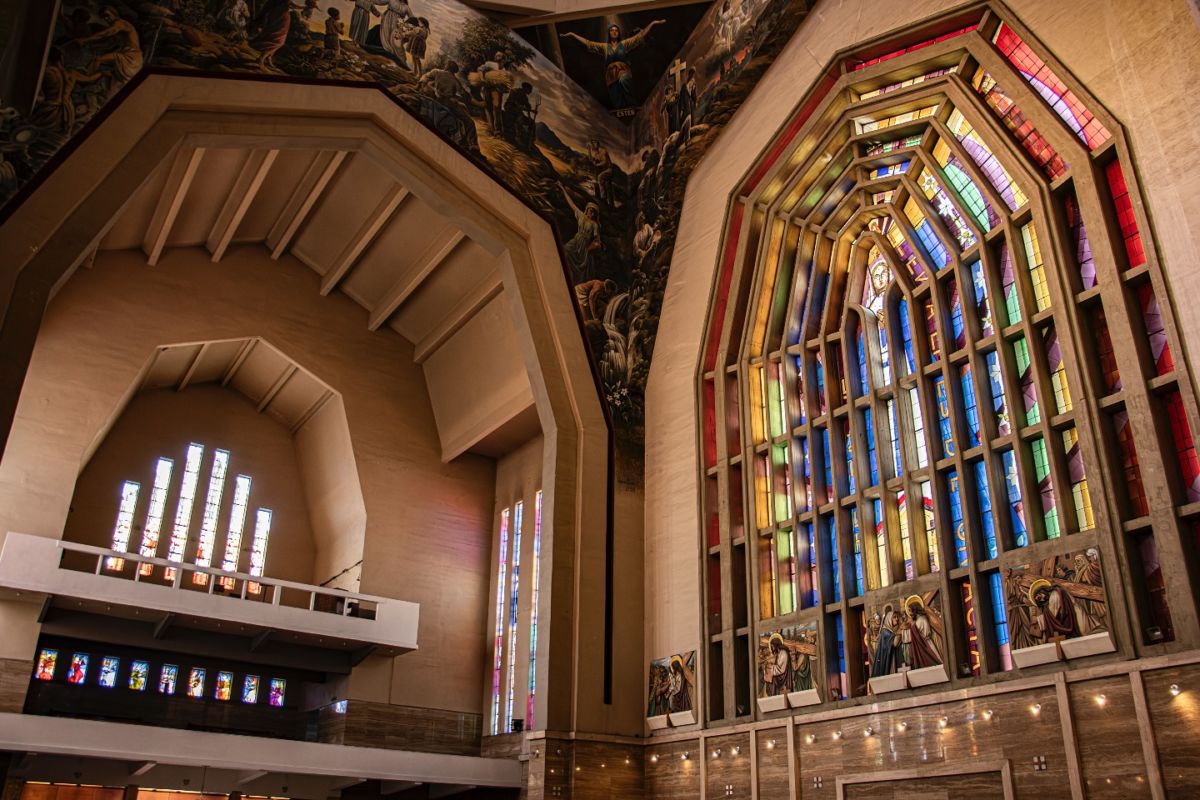 Interior de la parroquia del Purísimo Corazón de María