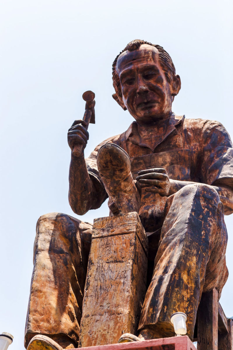 Monumento al zapatero en Naolinco