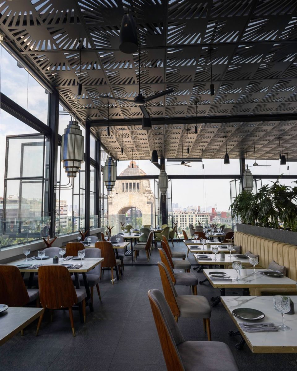 Arango Cantina se ubica enfrente del Monumento a la Revolución 