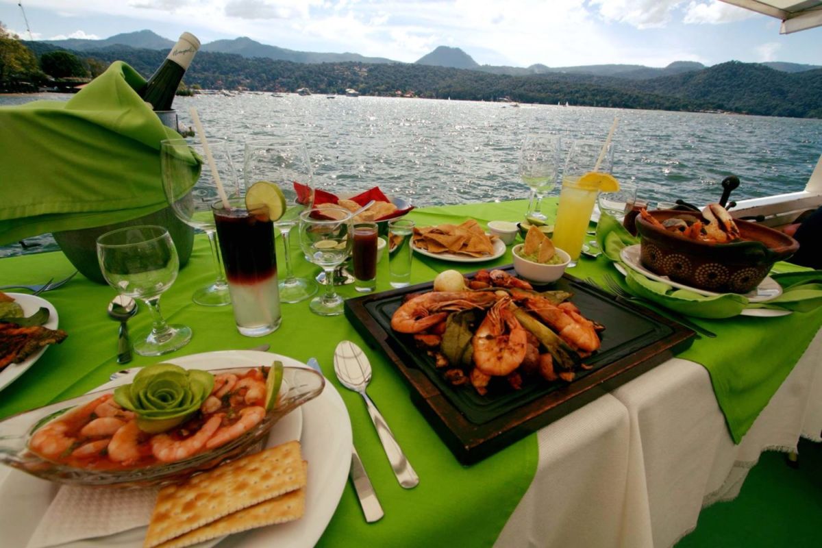 Restaurante flotante en Valle de Bravo
