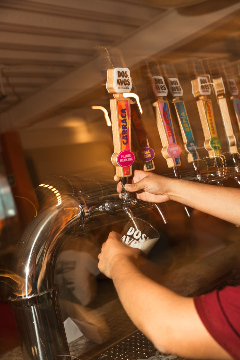 Hay un nuevo taproom de cerveza artesanal en la Roma y estamos obsesionadas con su brownie con cerveza