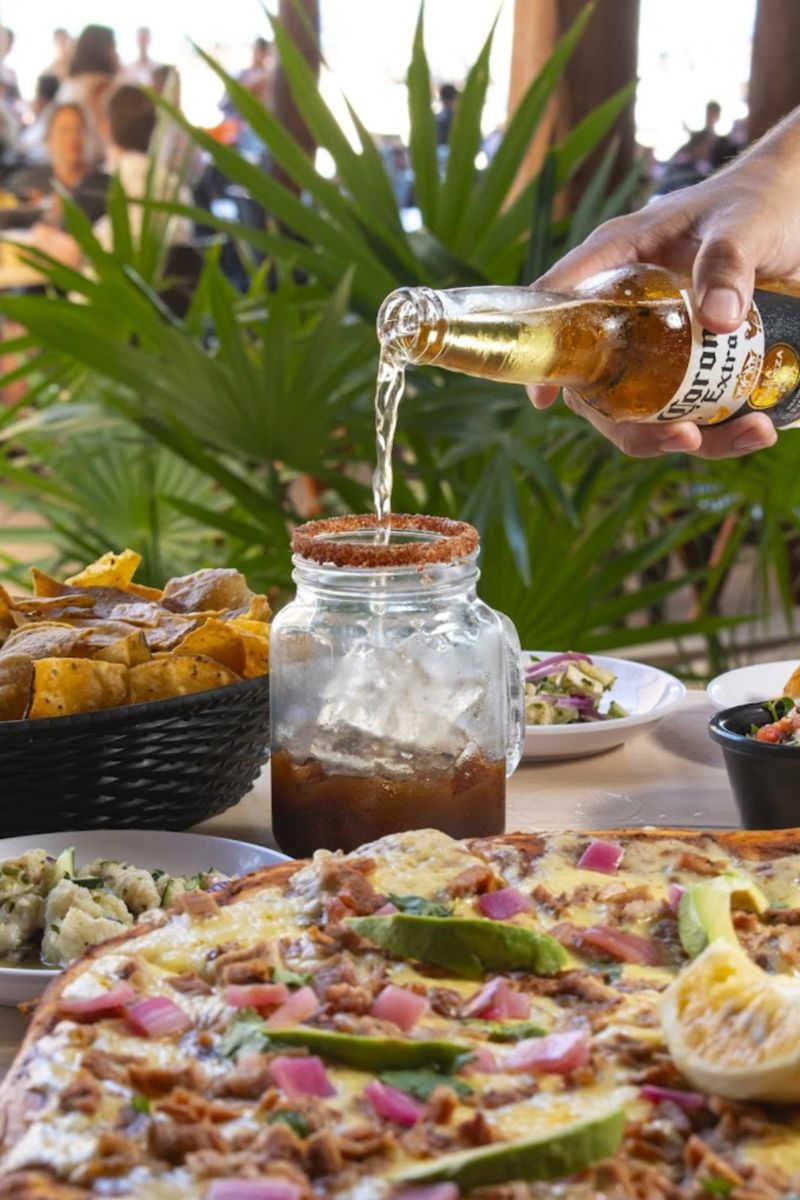 Eladio's es una cantina tradicional junto al mar