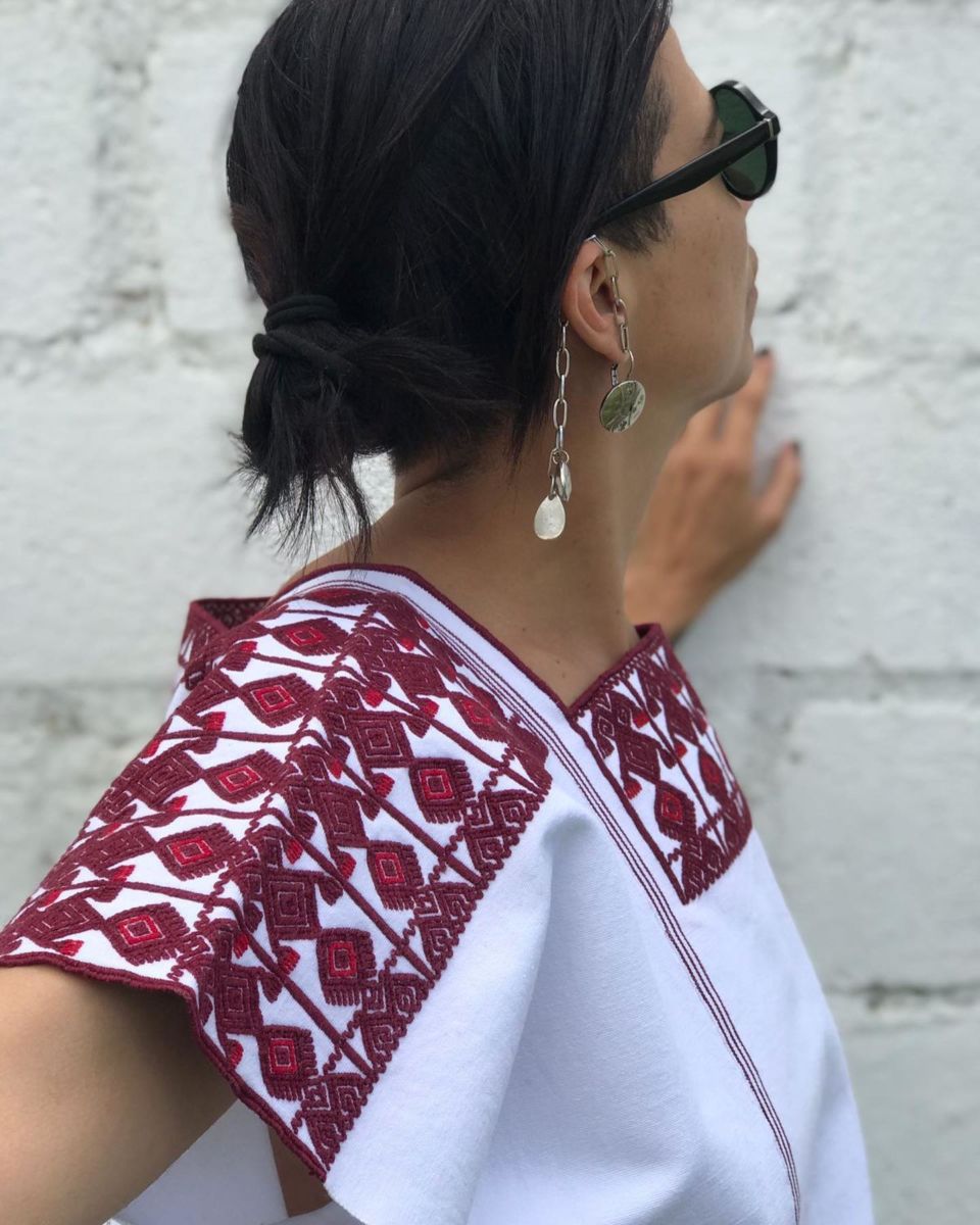 ropa bordada a mano