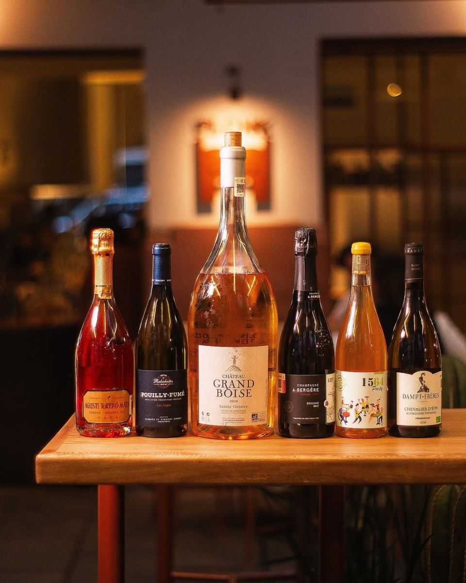 Selección de vinos por Plonk. 