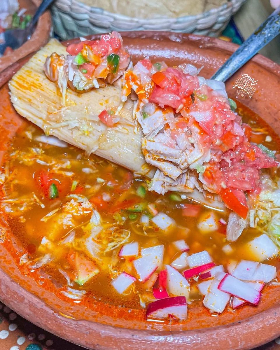 Tamal en caldo de pozole