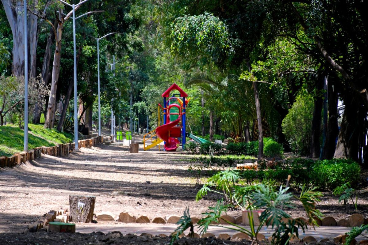 Juegos infantiles en el Bosque Urbano Canal Nacional