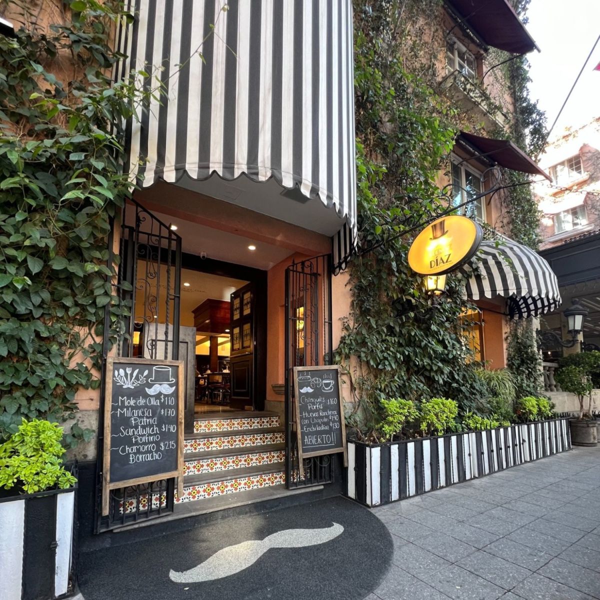 Buenos Díaz Cafetería en la Zona Rosa