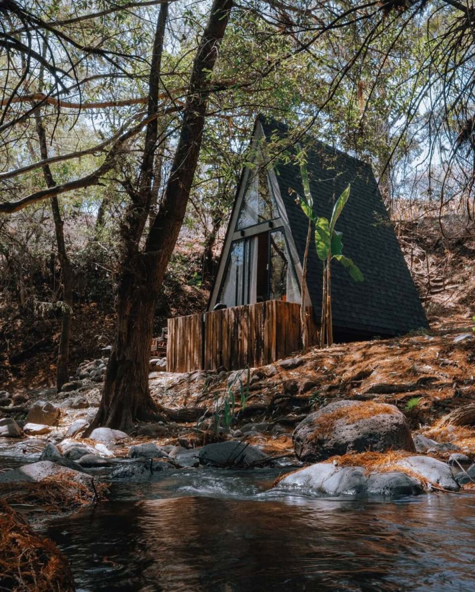Hospédate en estas cabañas junto al río ubicadas a solo 1 hora y media de Santa Fe