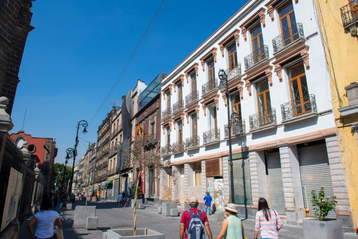 Edificios históricos en la calle república de Guatemala 