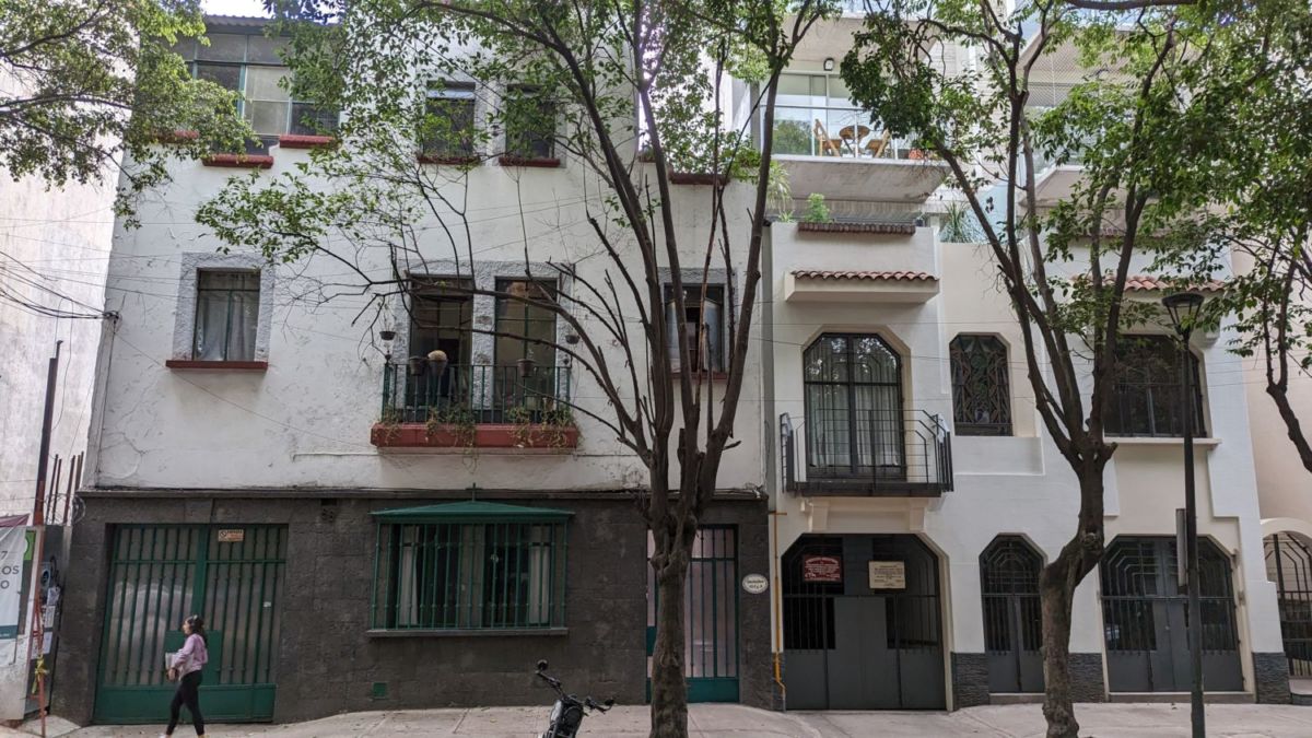 Avenida Ámsterdam tiene restaurantes, bares y cafeterías alrededor de ella 