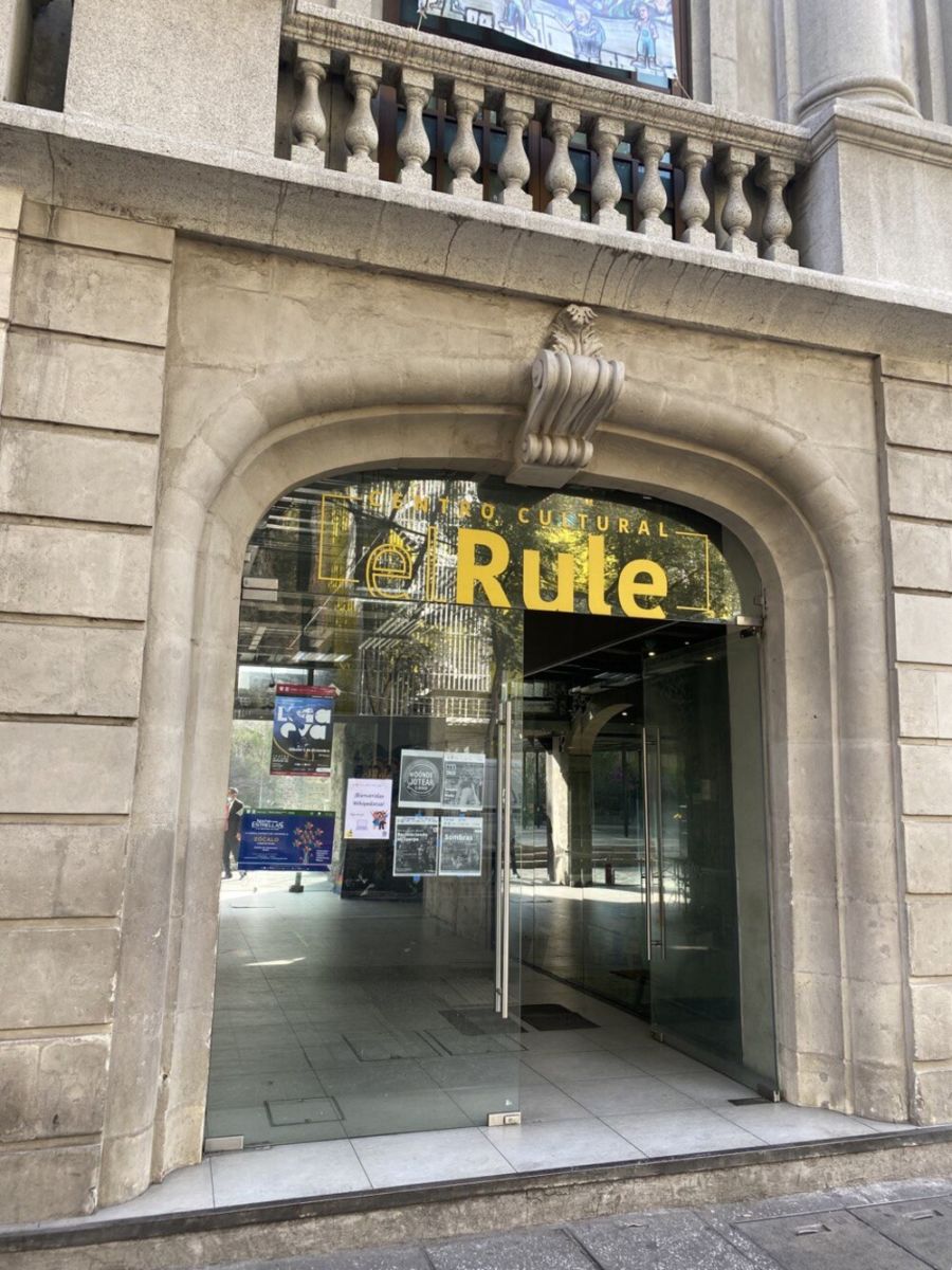 Entrada al Centro Cultural El Rule