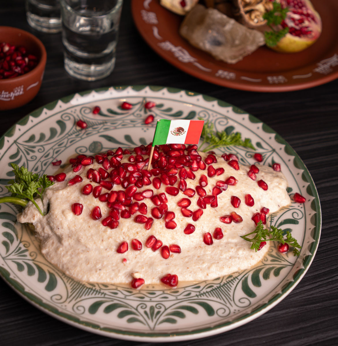 Este restaurante en CDMX tiene 80 años sirviendo el tradicional chile en nogada y este año también lo hicieron helado (con chile de verdad)