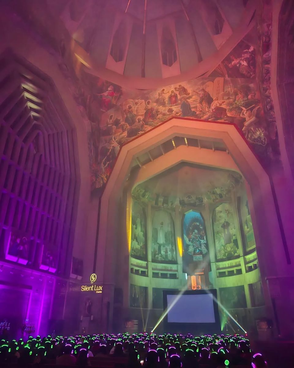 Cine en locaciones reales de películas en la CDMX. Proyección de Romeo + Julieta en la Parroquia del Purísimo Corazón de María