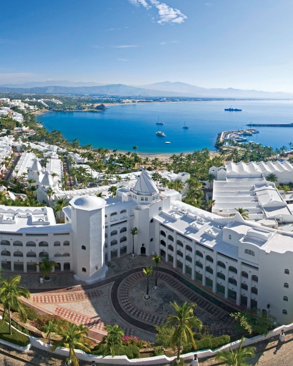 Hotel Las Hadas by Brisas 