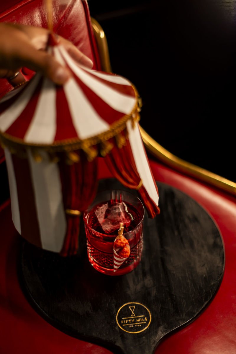 Fifty Mills tiene cócteles inspirados en los personajes y actos circenses 