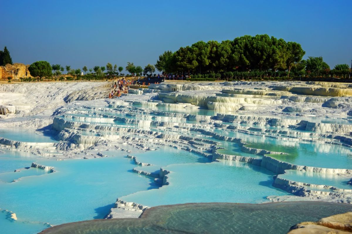 Es posible nadar en las pozas de aguas termales de Pamukkale