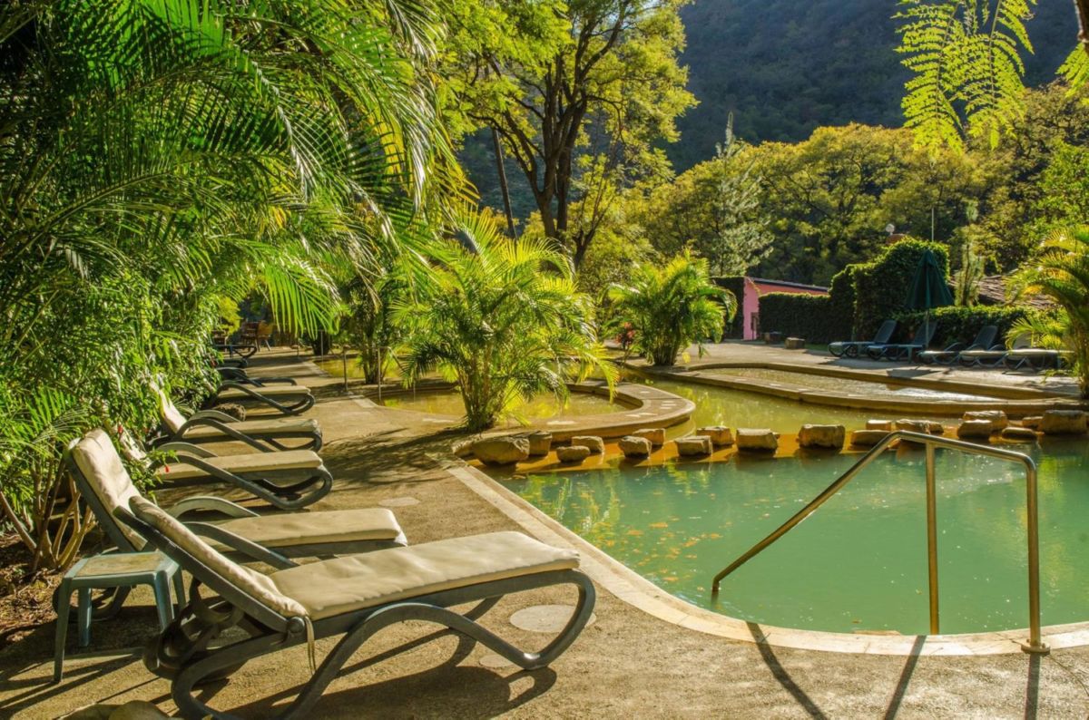 hotel y spa con aguas termales 
