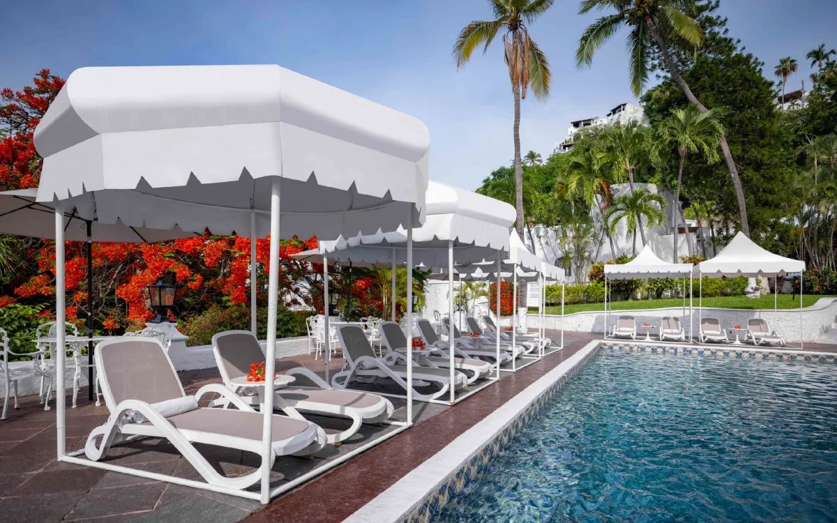 Hotel Las Hadas by Brisas