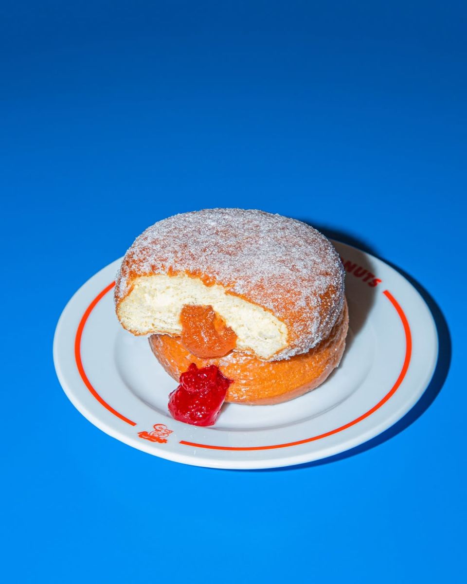 dona rellena de mermelada de randy's donuts