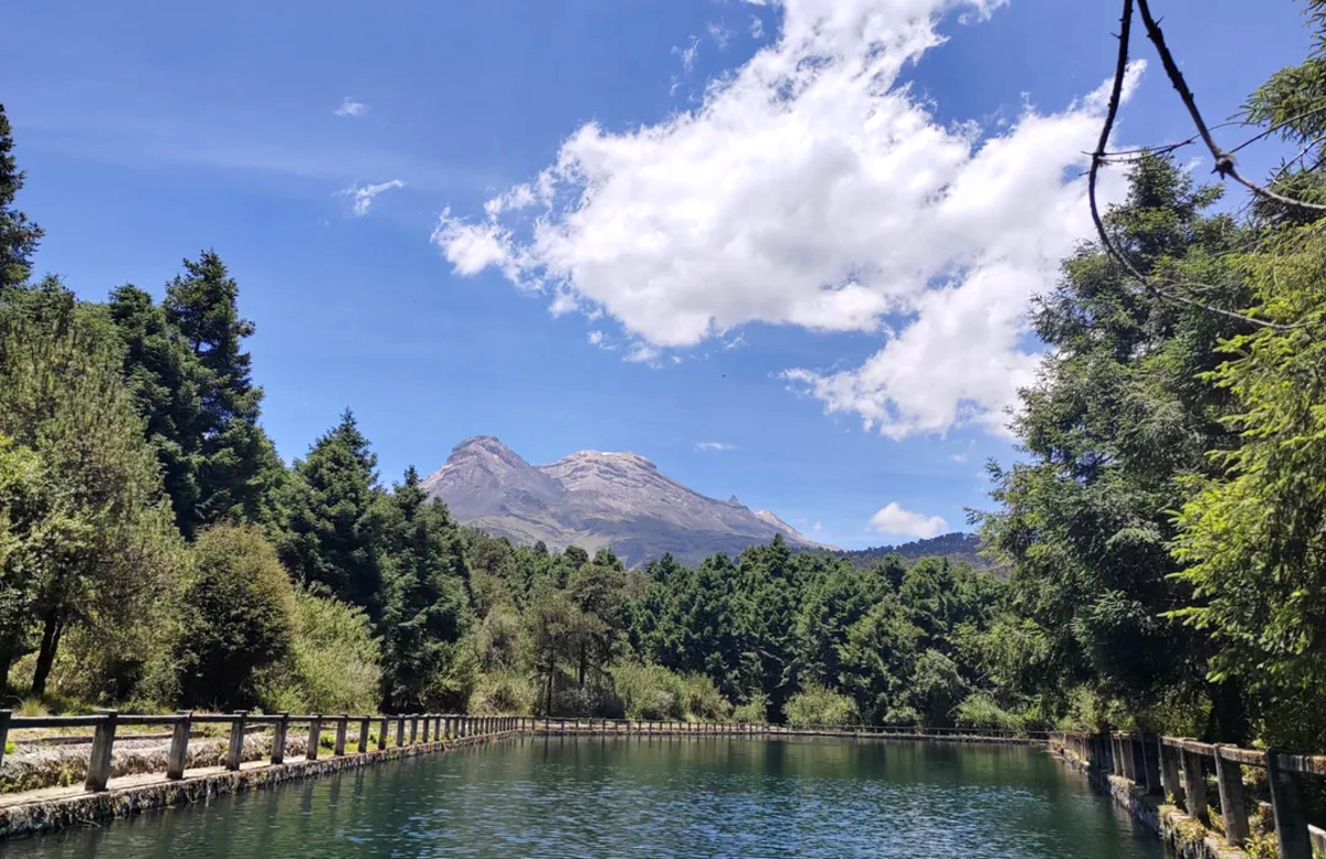 Si eres runner, cambia de escenario el fin de semana y vete a correr a este lago a dos horas de CDMX con las mejores vistas de la Mujer Dormida