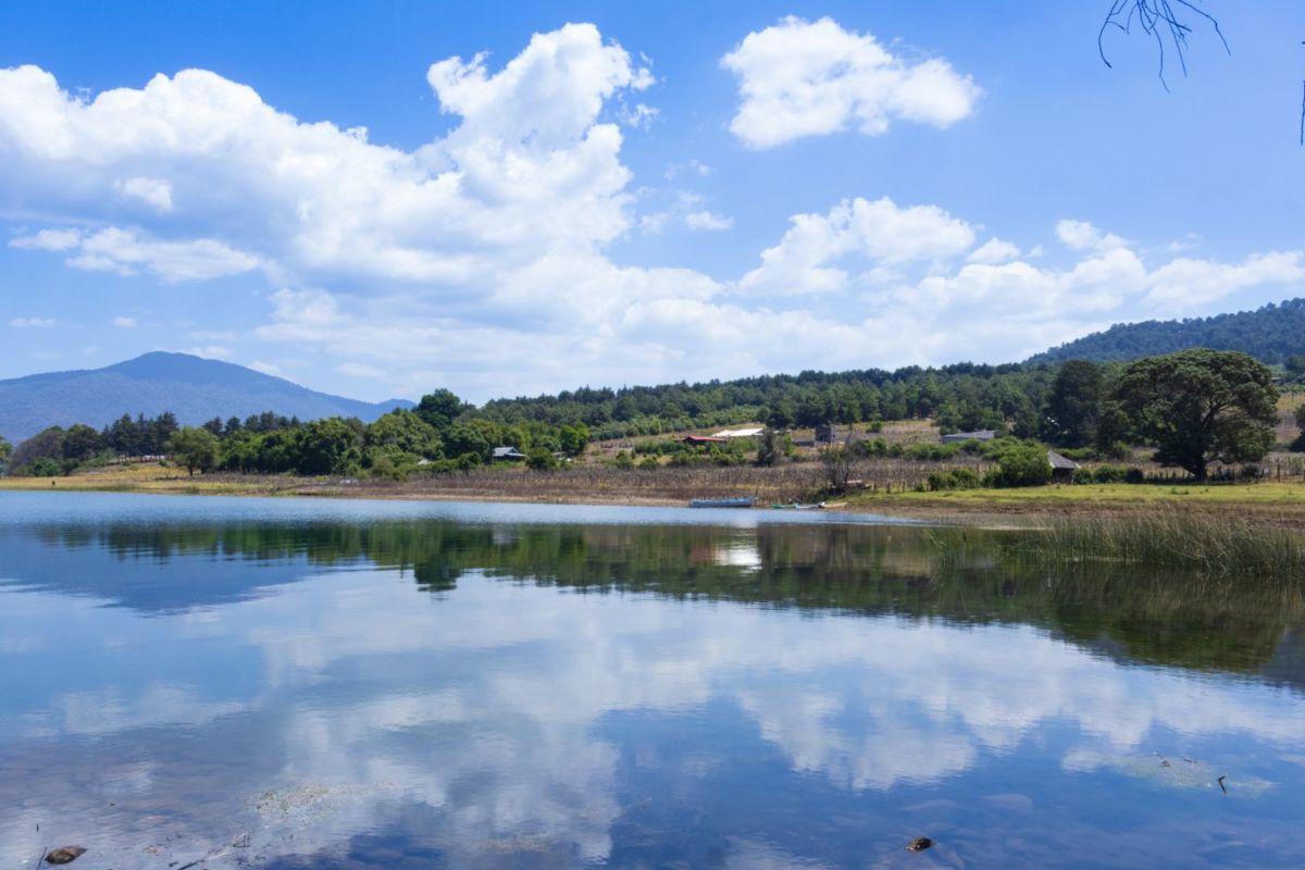 lagos en michoacan